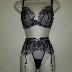 Agent Provocateur Kaylie bra suspender thong set